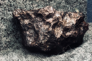 フレデフォートクレーターの隕石